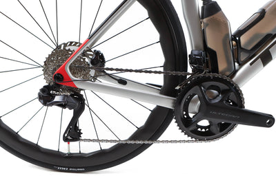 Trek Madone SL7 Gen 8 Shimano Ultegra Di2 Disc Road Bike 2024, Size M/L