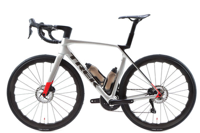 Trek Madone SL7 Gen 8 Shimano Ultegra Di2 Disc Road Bike 2024, Size M/L
