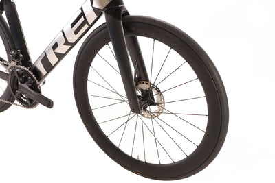 Trek Madone SLR 7 Gen 6 Shimano Ultegra Di2 Disc Road Bike 2022, Size 56cm