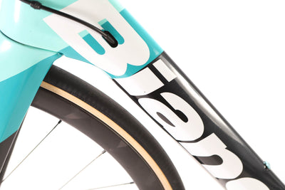Bianchi Oltre XR4 Campagnolo Chorus Disc Road Bike 2022, Size 59cm